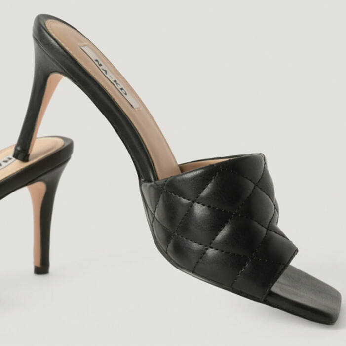 quiltade mules från Na-kd som påminner om Bottega Venetas sandaler