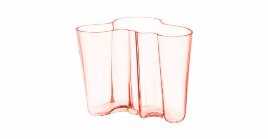 Alvar Aaltos ikoniska vas för Iittala – här i rosa