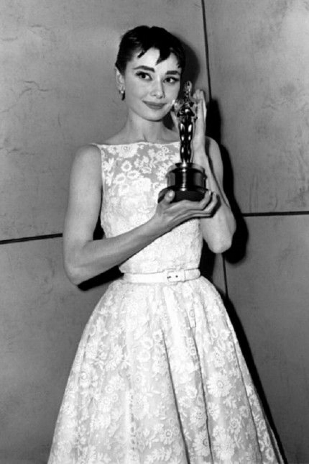 Audrey Hepburn i den klassiska vinnarposen. Audrey Hepburn i den klassiska vinnarposen.