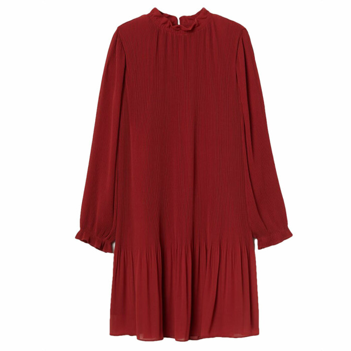 röd plisserad klänning från H&M