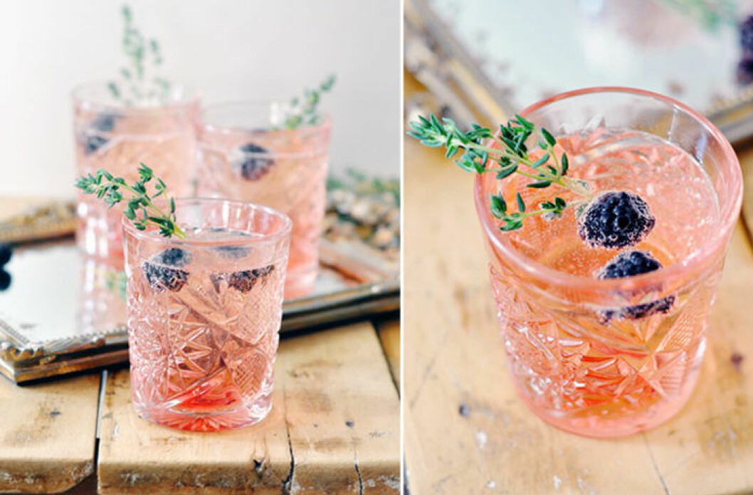 Foto och recept via: <a href="http://www.jacquelynclark.com/2015/02/05/valentines-day-cocktail/" target="_blank" rel="noopener">Jacquelyn Clark</a> Love Potion.