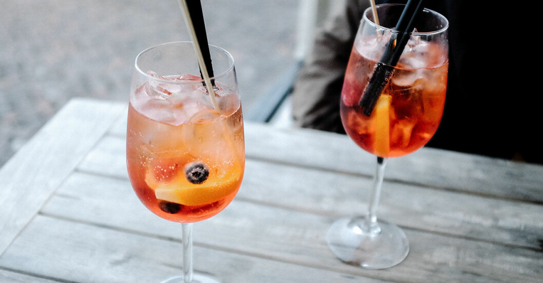 Rosé Aperol Spritz är vår besatthet i sommar – så gör du drinken
