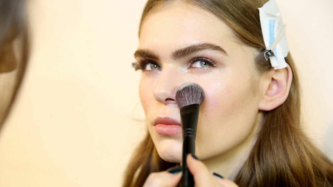 Vem visste att det var så enkelt att få en lite mer naturlig look – med ännu mer smink. rouge sminkhack