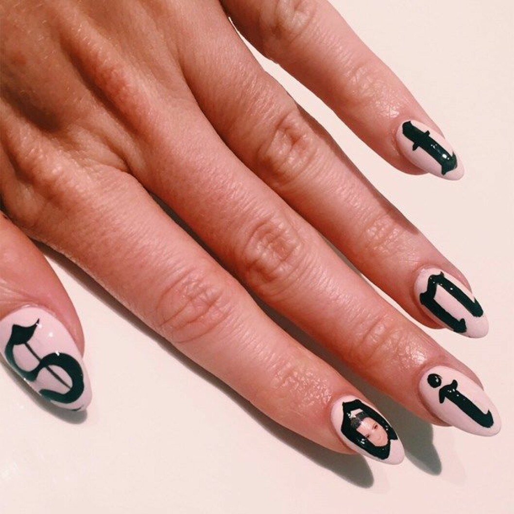 saint-nails_glamour_17dec15_pr_b_640x640