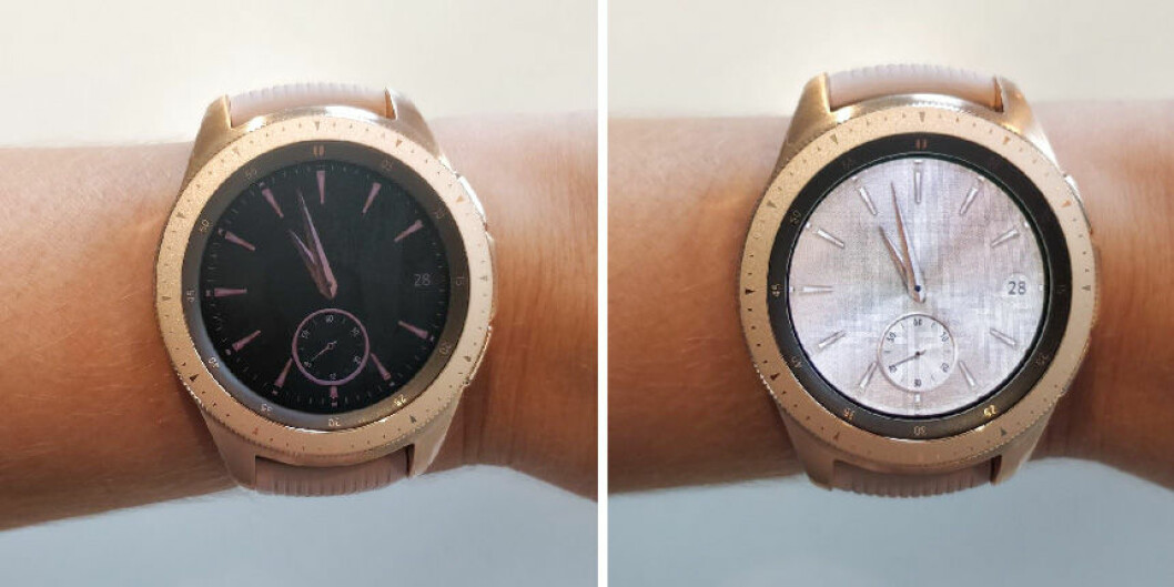 Till vänster: När klockan är inaktiv, med Always on Display aktiverad. Till höger: När klockan är aktiv . Samsung Galaxy Watch med funktionen Always on Display aktiverad