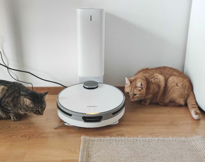 Stationen till Samsung JetBot 80 behöver rätt mycket yta – jag valde en plats med mindre yta än minimumkravet. Stationen till Samsung JetBot 80 behöver rätt mycket yta.