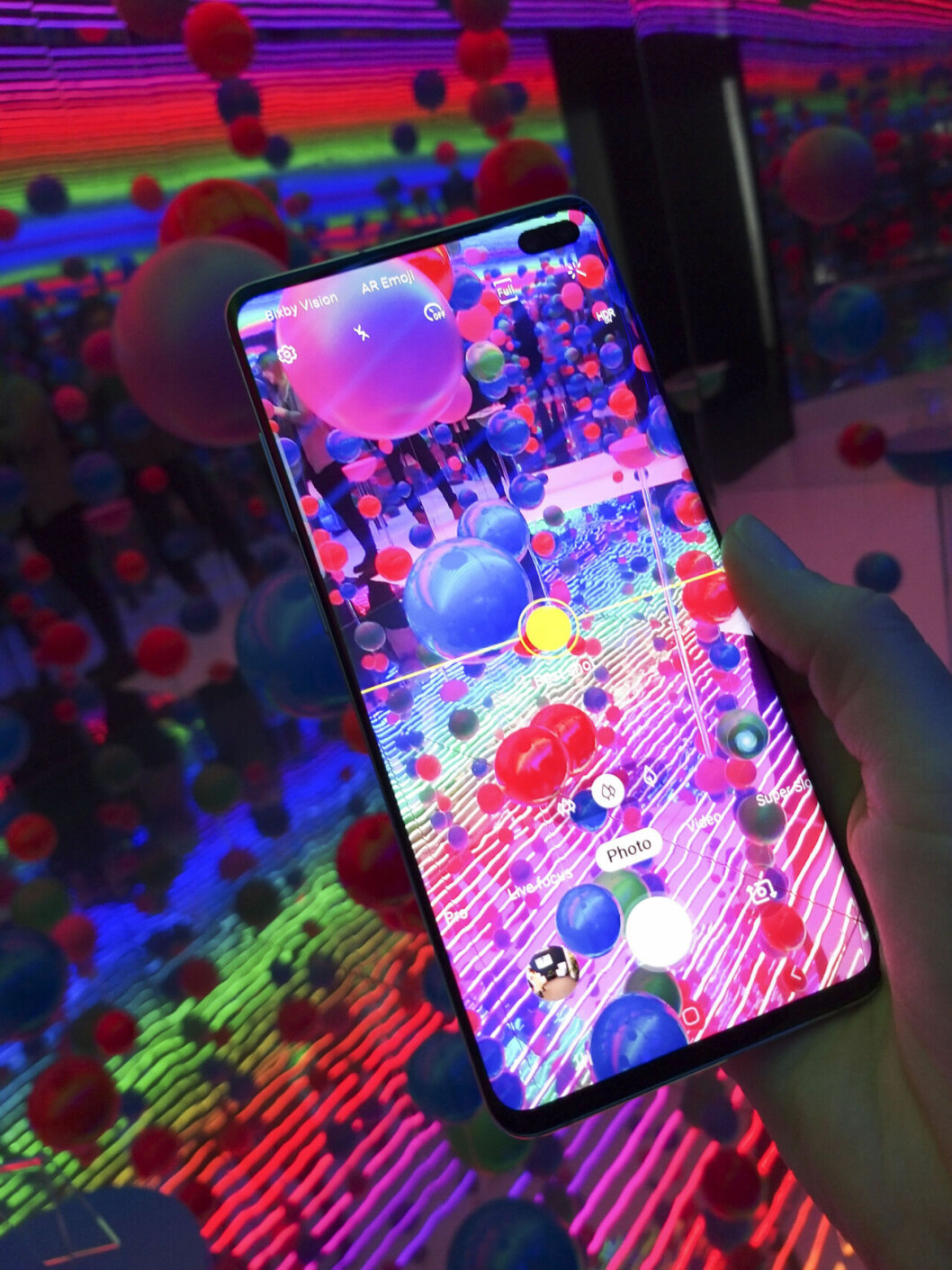 Kameran ger användaren hjälp att komponera bilden bra. Samsung S10 ger hjälp med kompositionen