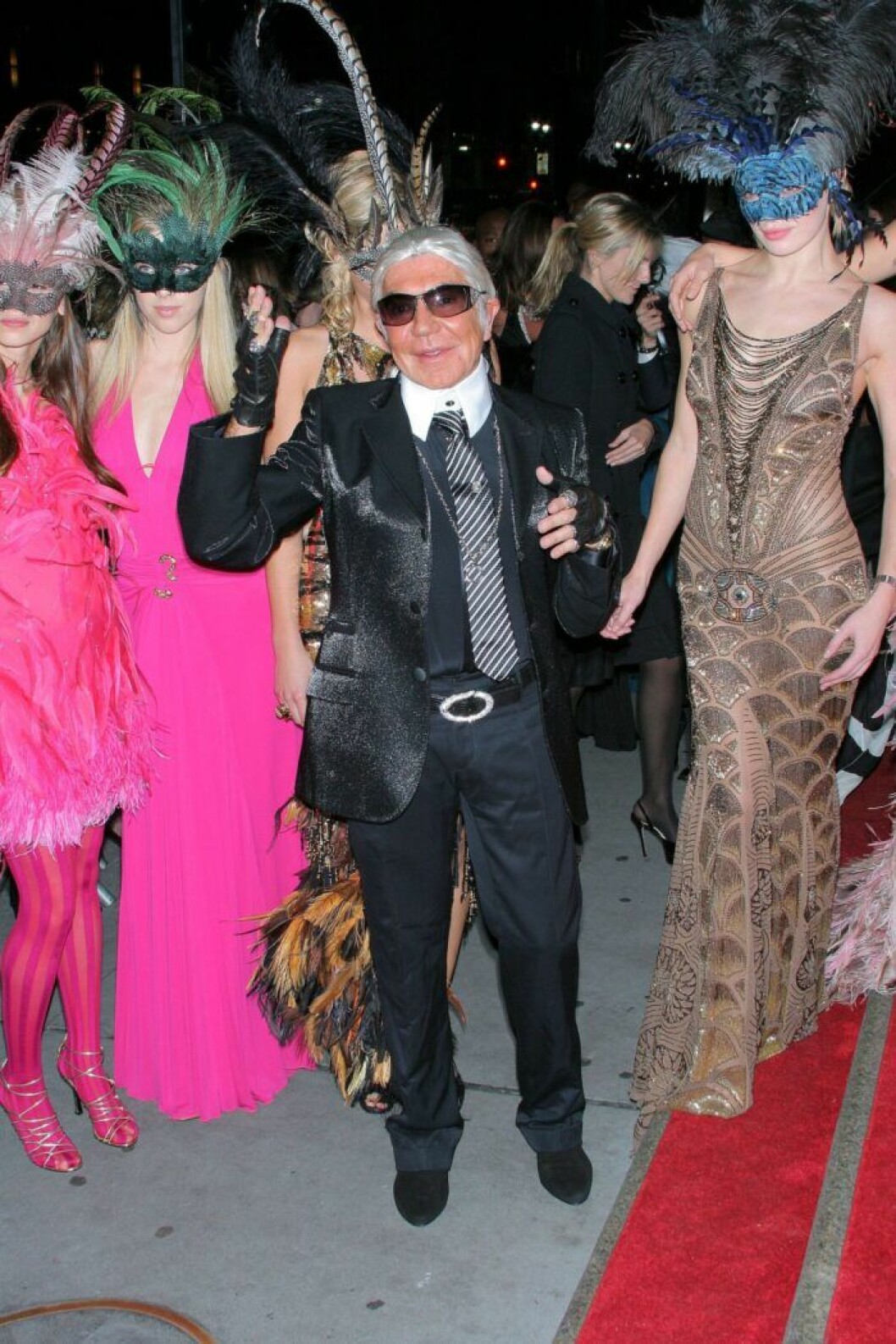 Roberto Cavalli som Karl Lagerfeld. 