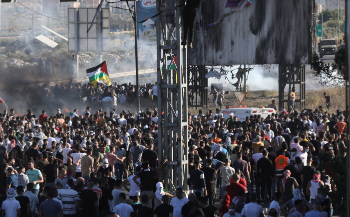 Konflikten mellan israeler och palestinier har lett till mängder av upplopp och demonstrationer genom åren. På bilden: Palestinska demonstranter i sammandrabbningar med israeliska trupper i staden Nablus i maj 2021. Upplopp mellan palestinier och israeler