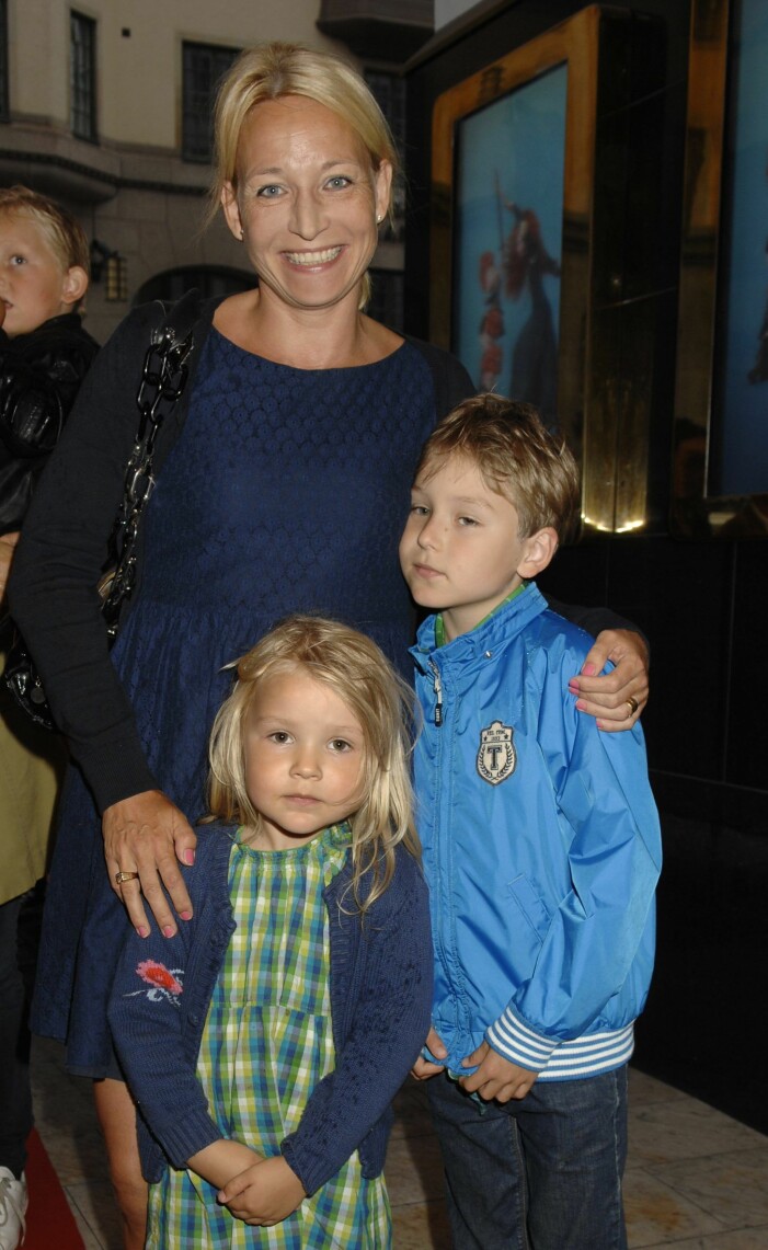 Martina Haag med sina två yngsta barn.