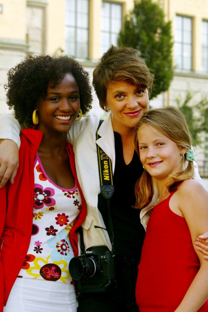 Nanna Blondell som spelade Rosas storasyster Blenda, Cilla Thorell som spelade mamman i familjen och Anna Ryrberg, som spelade Rosa. Under inspelningarna av Rosa: The movie.