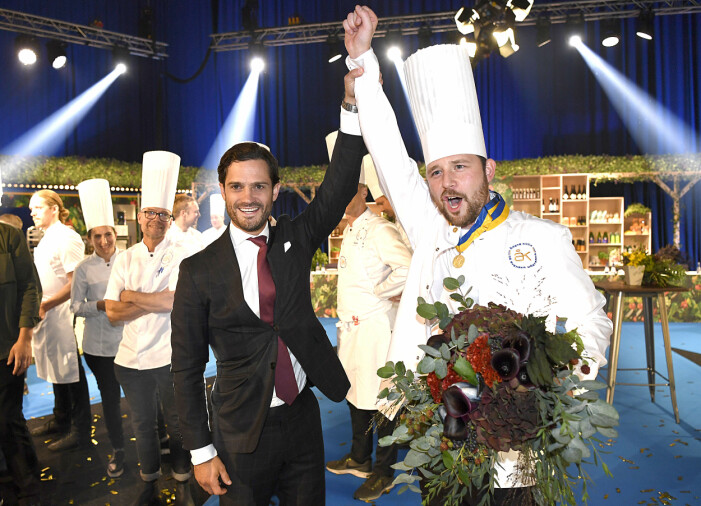 Prins Carl Philip och vinneren av Årets kock 2020 Ludwig Tjörnemo.
