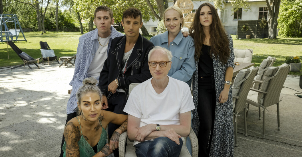 Thomas Stenström, Daniel Adams-Ray, Moonica Mac, Melissa Horn, Maxida Märak och Andreas Mattsson under inspelningarna av <em>Så mycket bättre</em>. Thomas Stenström, Daniel Adams-Ray, Moonica Mac, Melissa Horn, Maxida Märak och Andreas Mattsson under inspelningarna av Så mycket bättre.