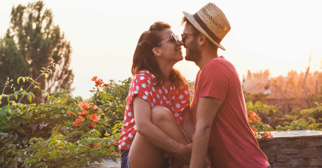 Tips för relationen psykolog par som pussas