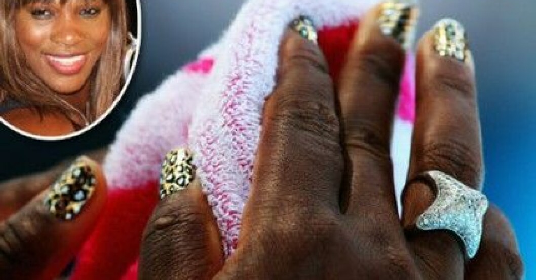 Serena Williams med leopardmönstrade naglar på Australian Open 2010. Serena Williams med leopardmönstrade naglar på Australian Open.