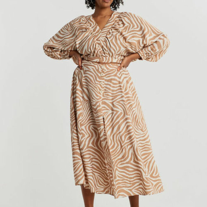 beige matchande set med kjol och blus