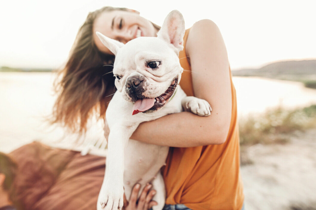 Tjej med hund