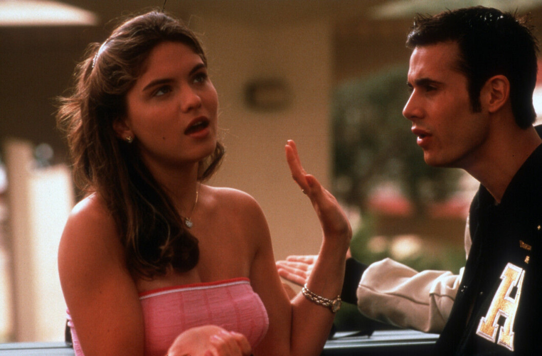 Typisk storyline med töntig tjej som blir ”snygg” och får coola killen i <em>She’s All That</em>. SHE'S ALL THAT