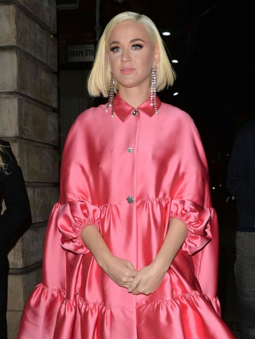 Katy Perry i rosa klänning