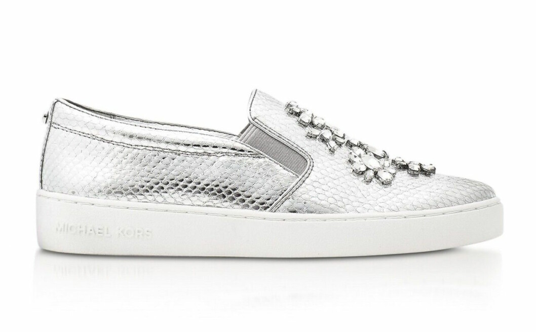 Silverfärgade sneakers från Michael Kors