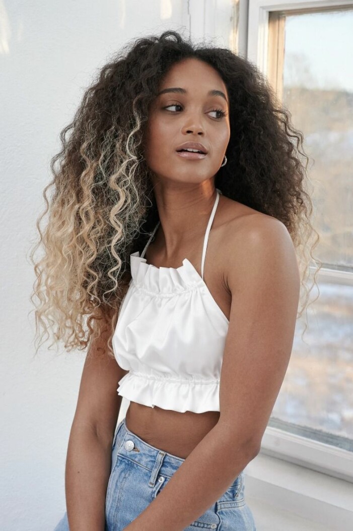 vit croptop i satin med smock