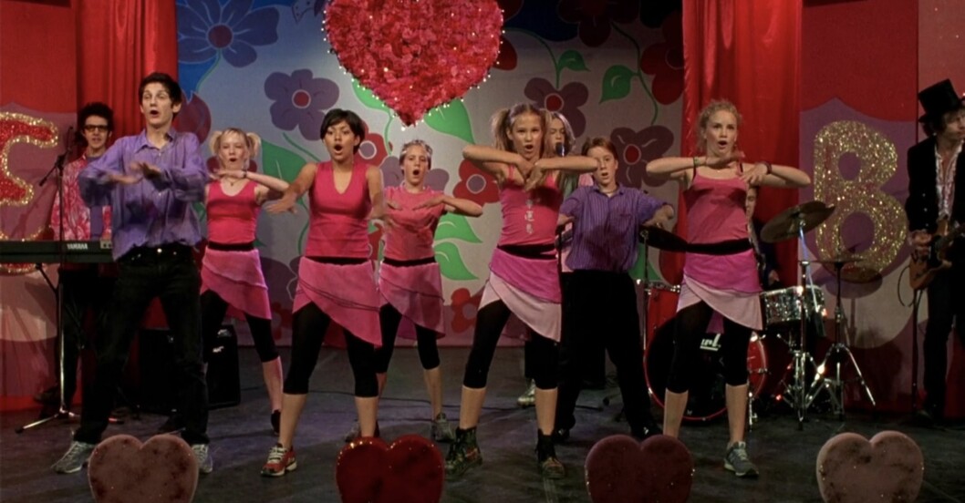 Dansen vi alla minns, eller hur? Eva och Petra på scen i Eva & Adam-filmen