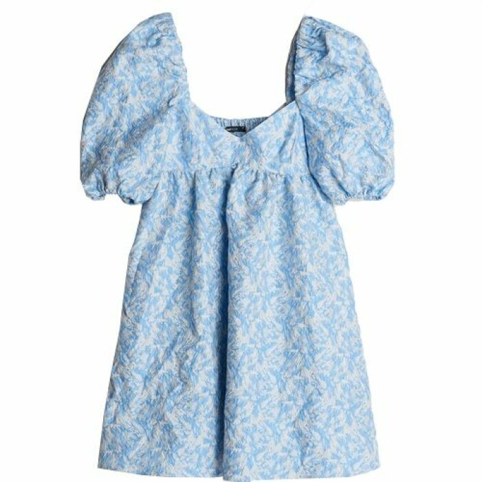 Blå sommarklänning puffärmar från Gina tricot
