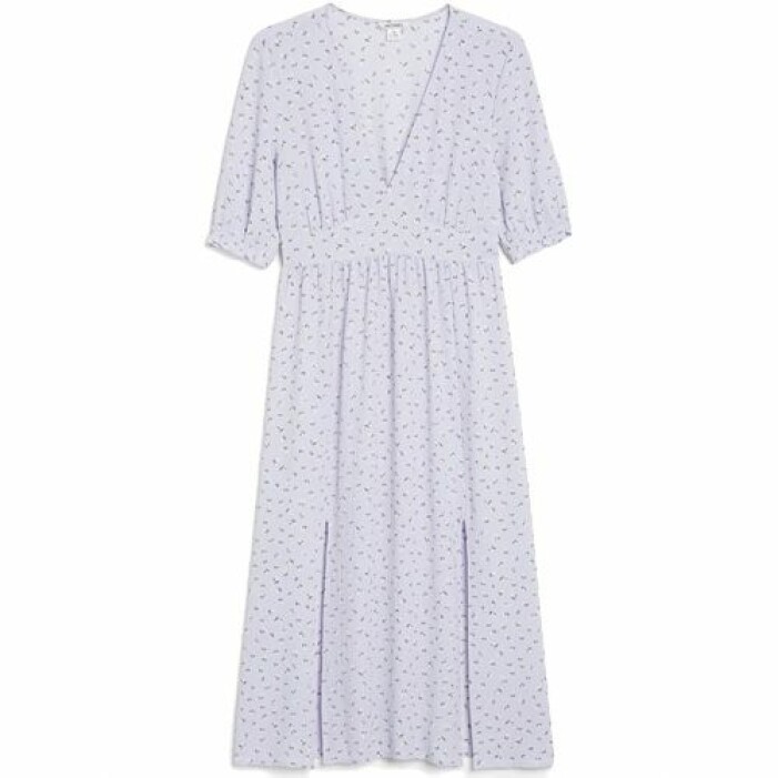Lila klänning med markerad midja från Monki