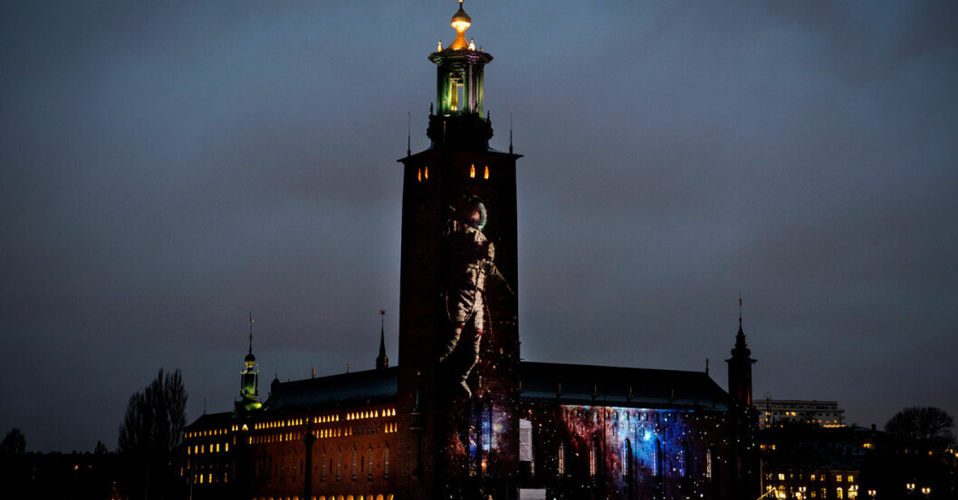 Stadshuset är en av de byggnader som får extra festlig belysning under Nobelveckan.