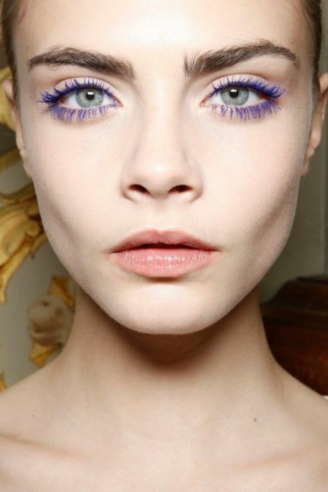 Blå mascara syntes på Stella McCartneys visning för hösten/vintern 2012. Blå mascara syntes på Stella McCartneys visning för hösten/vintern 2012.