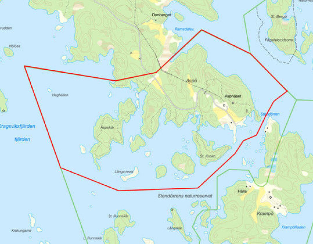 Du kan vandra på alla stigar inom den röda gränsen. <a href="https://www.lansstyrelsen.se/download/18.28b736e116b92f026bc3211/1561971752652/Folder_stendorren_2019_webbpdf.pdf" target="_blank" rel="noopener">Se mer detaljerad karta här!</a> Stendörrens naturreservat.