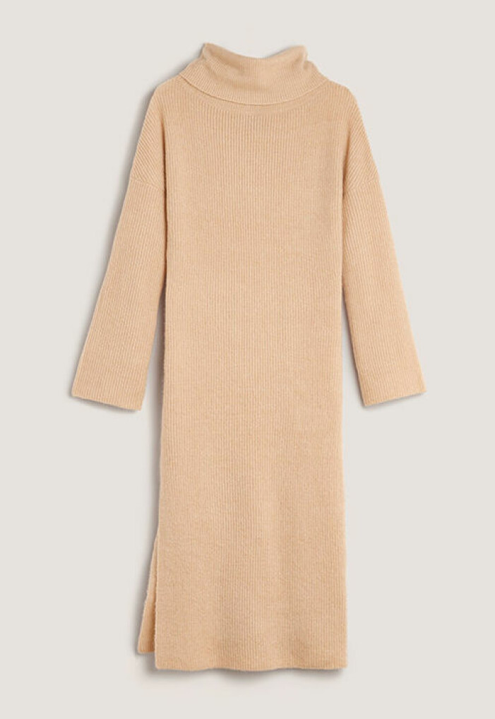 Stickad beige klänning från Moa MattssonXBubbleroom
