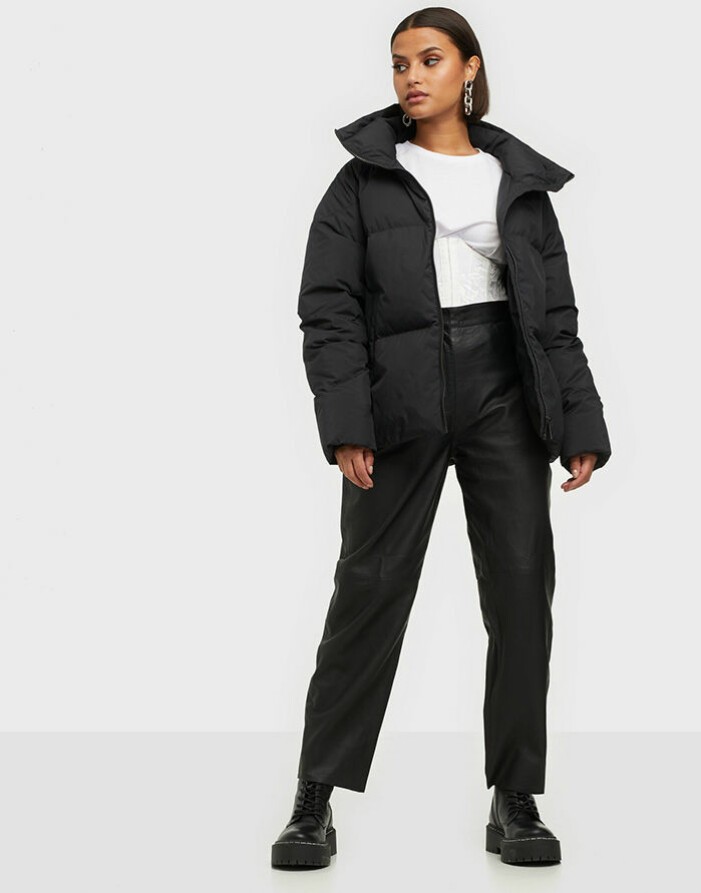 Svart pufferjacka från Selected Femme