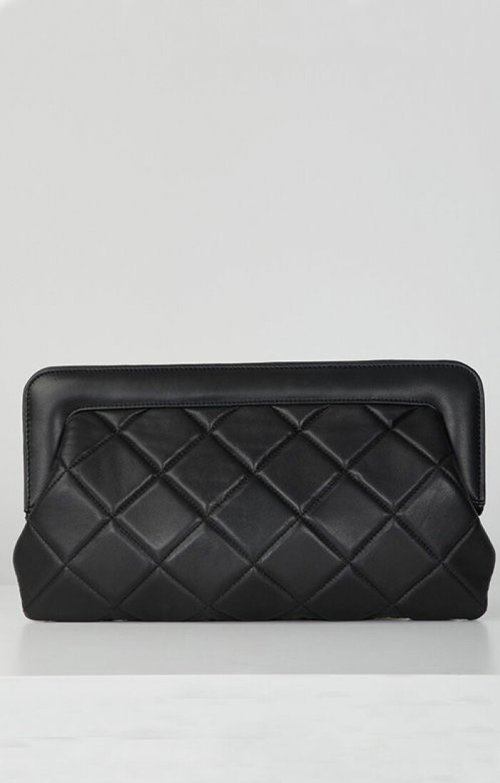 svart-quiltad-clutch