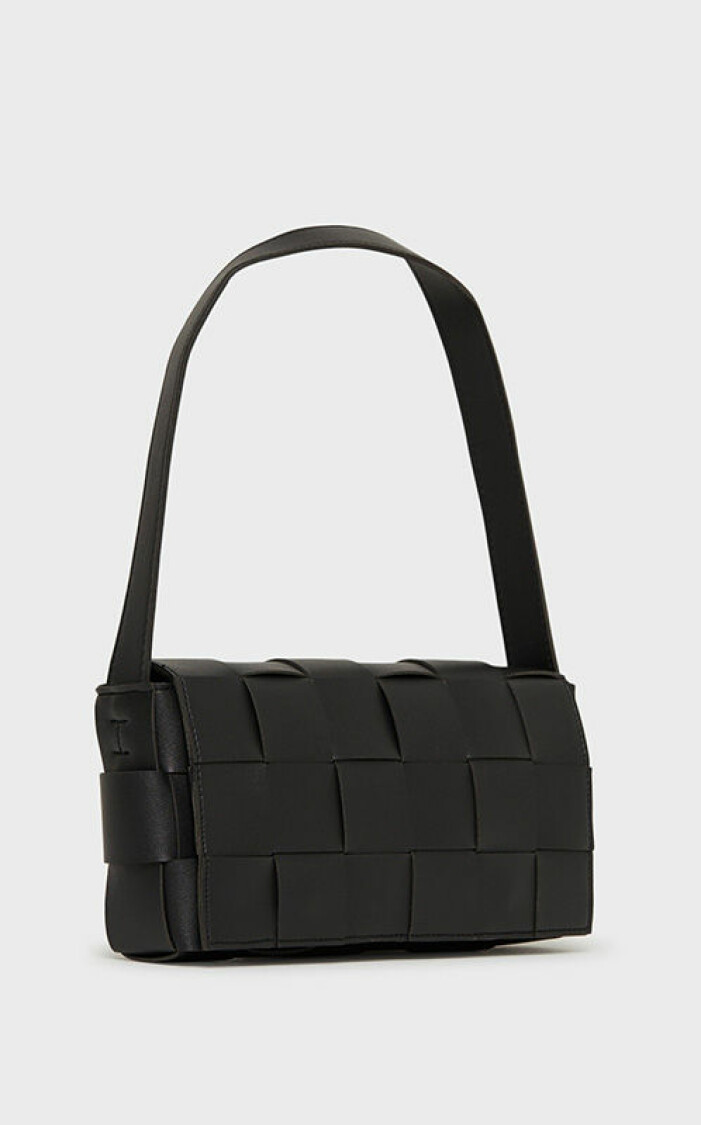 svart-quiltad-vaska-nly-trend