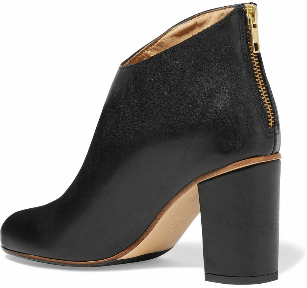 svarta ankelboots gulddetaljer