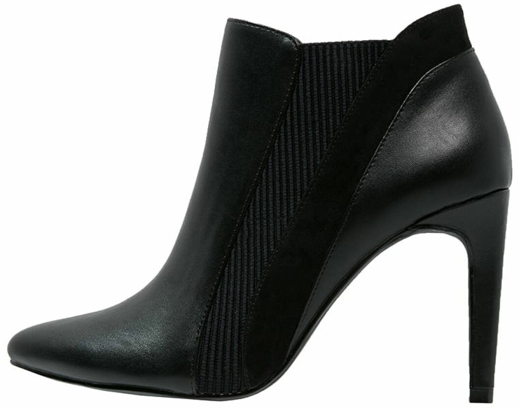 svarta ankelboots spetsiga ta