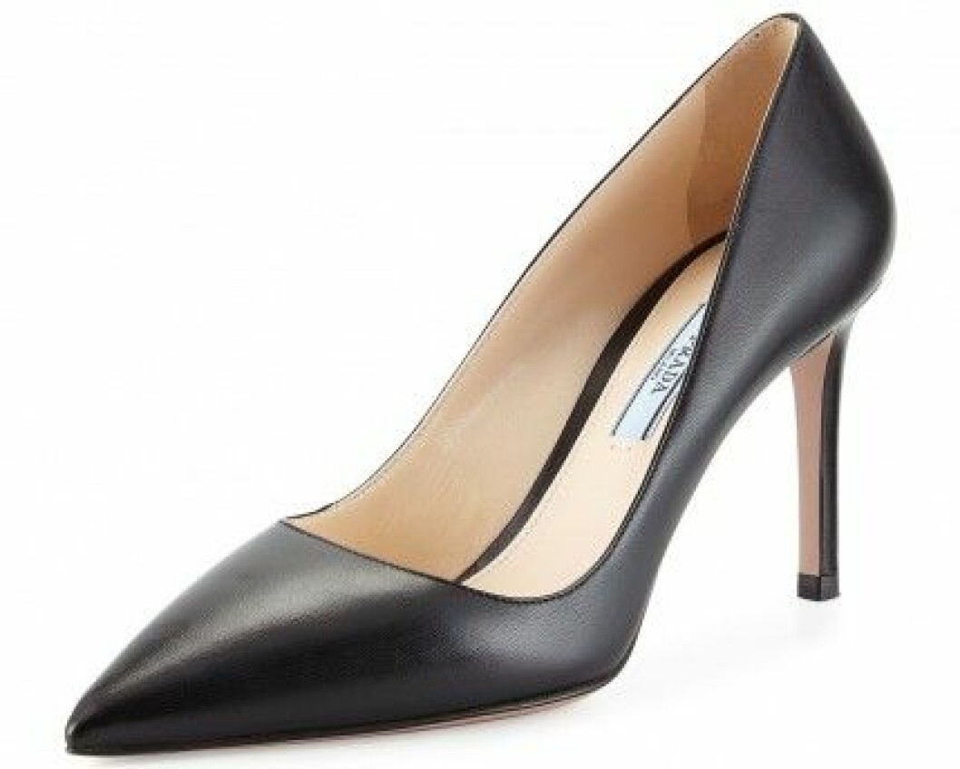 Klassiska pumps från Prada, 6071 kr svarta klackar basgarderob