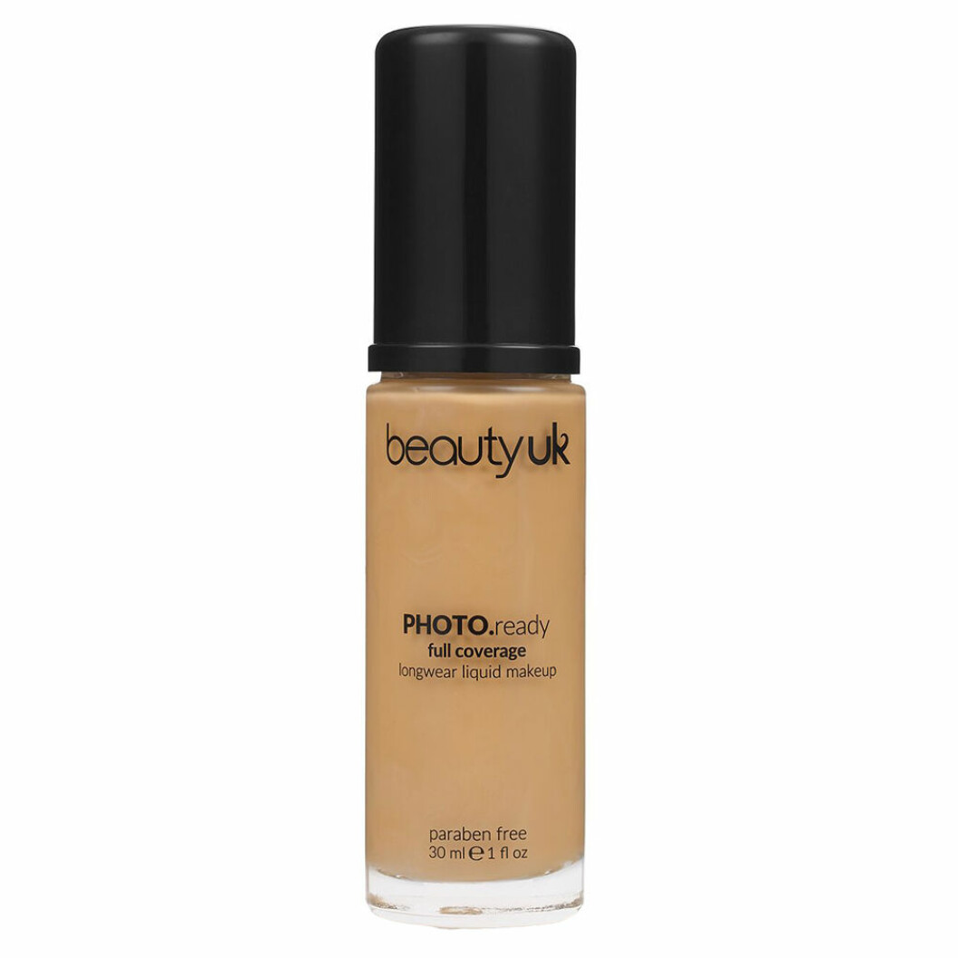 Foundation från Beauty UK, 69 kronor. <a href="https://track.adtraction.com/t/t?a=1117786221&as=1213860375&t=2&tk=1&epi=tackande-foundation&url=https://www.lyko.se/beauty-uk/beauty-uk-photo.ready-foundation-no.4--" target="_blank" rel="noopener">Här kan du köpa den</a>. Täckande foundation full coverage Beauty UK