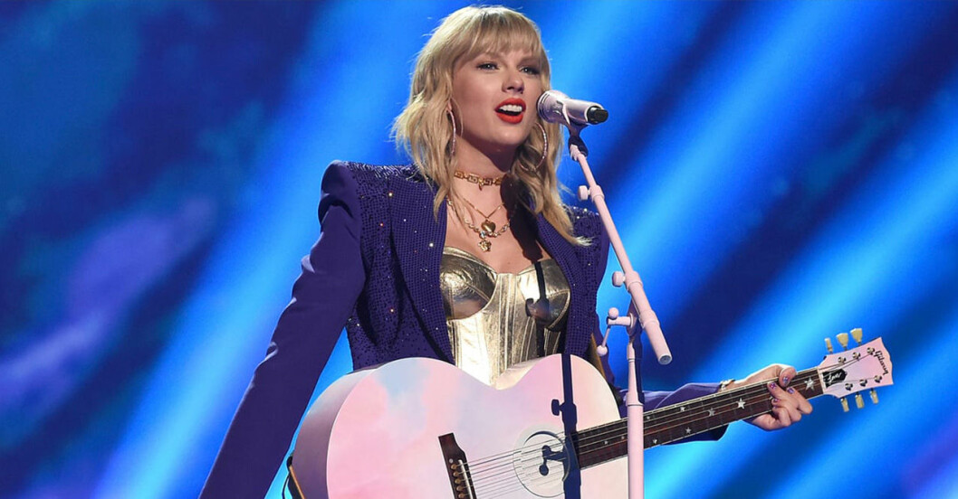 Taylor Swift lyssnar nu för tiden mindre på bruset och fokuserar istället på sig själv och sina mål. Taylor Swift på scen