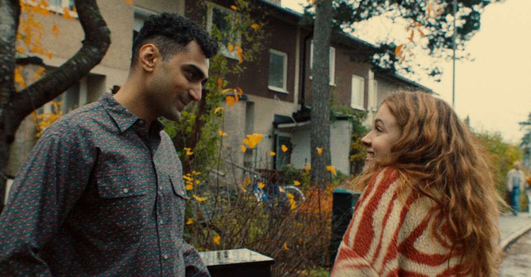 <em>Thunder in my heart </em>har premiär söndag 23 maj. I huvudrollerna ser vi skaparen av serien Amy Deasismont tillsammans med skådespelardebutanten Julia Lyskova Juhlin (Podden Daddy Issues) och den kritikerrosade skådespelaren Alexander Abdallah (Snabba Cash, Älska mig).