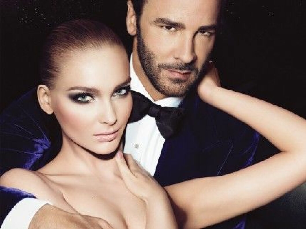Tom Ford och modellen Snejana Onopka på en kampanjbild från 2012. Tom Ford och modellen Snejana Onopka på en kampanjbild från 2012.