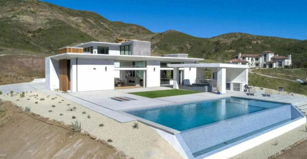 Huset som Taylor Lautner köpt byggdes förra året. Bild utifrån Taylors nya hus
