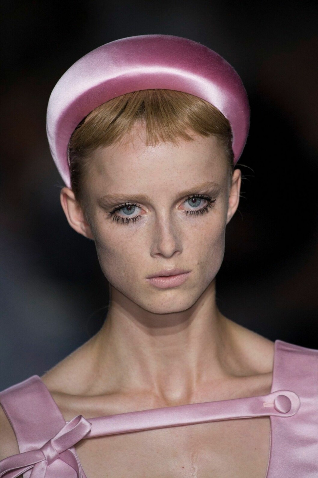 Prada visade maxade vadderade diadem inför sommaren 2019. Prada visade maxade vadderade diadem inför sommaren 2019.