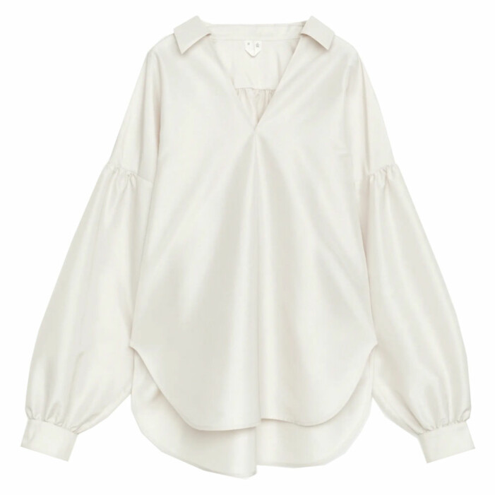 vit satinblus
