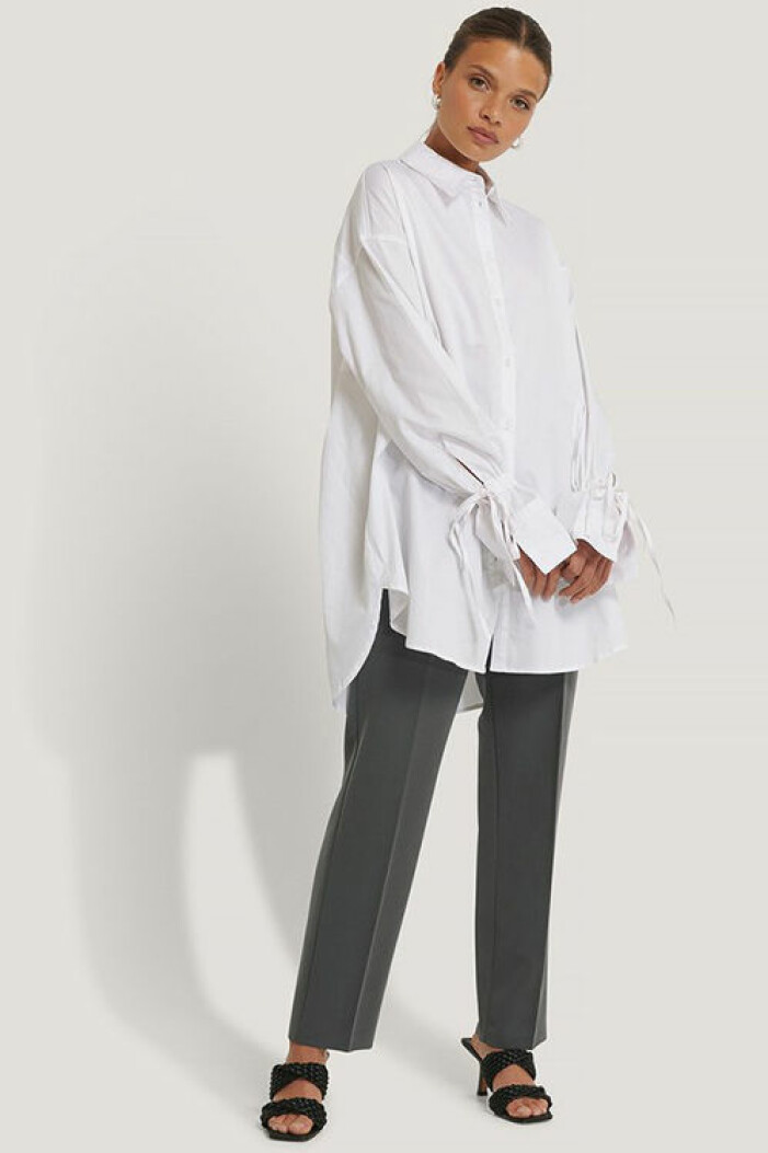 Vit oversized skjorta från NA-KD