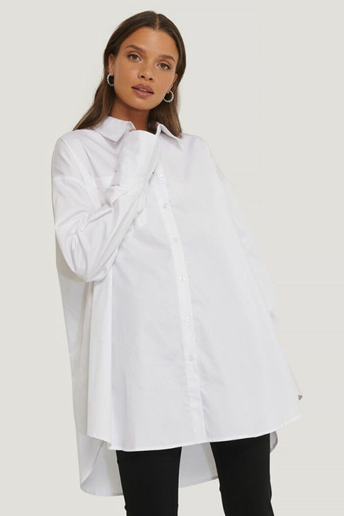Vit oversized skjorta från NA-KD