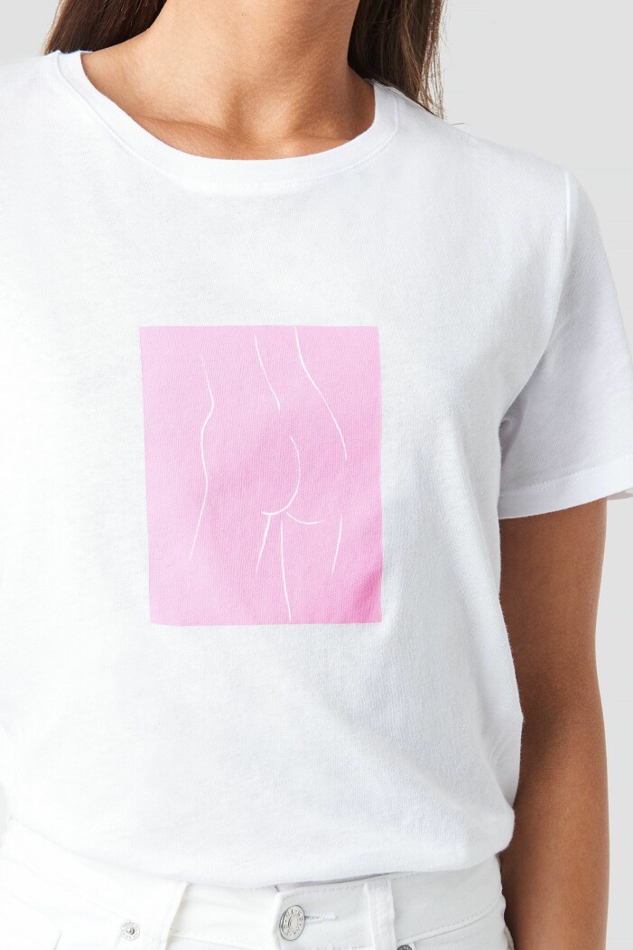 Vit t-shirt med rosa tryck