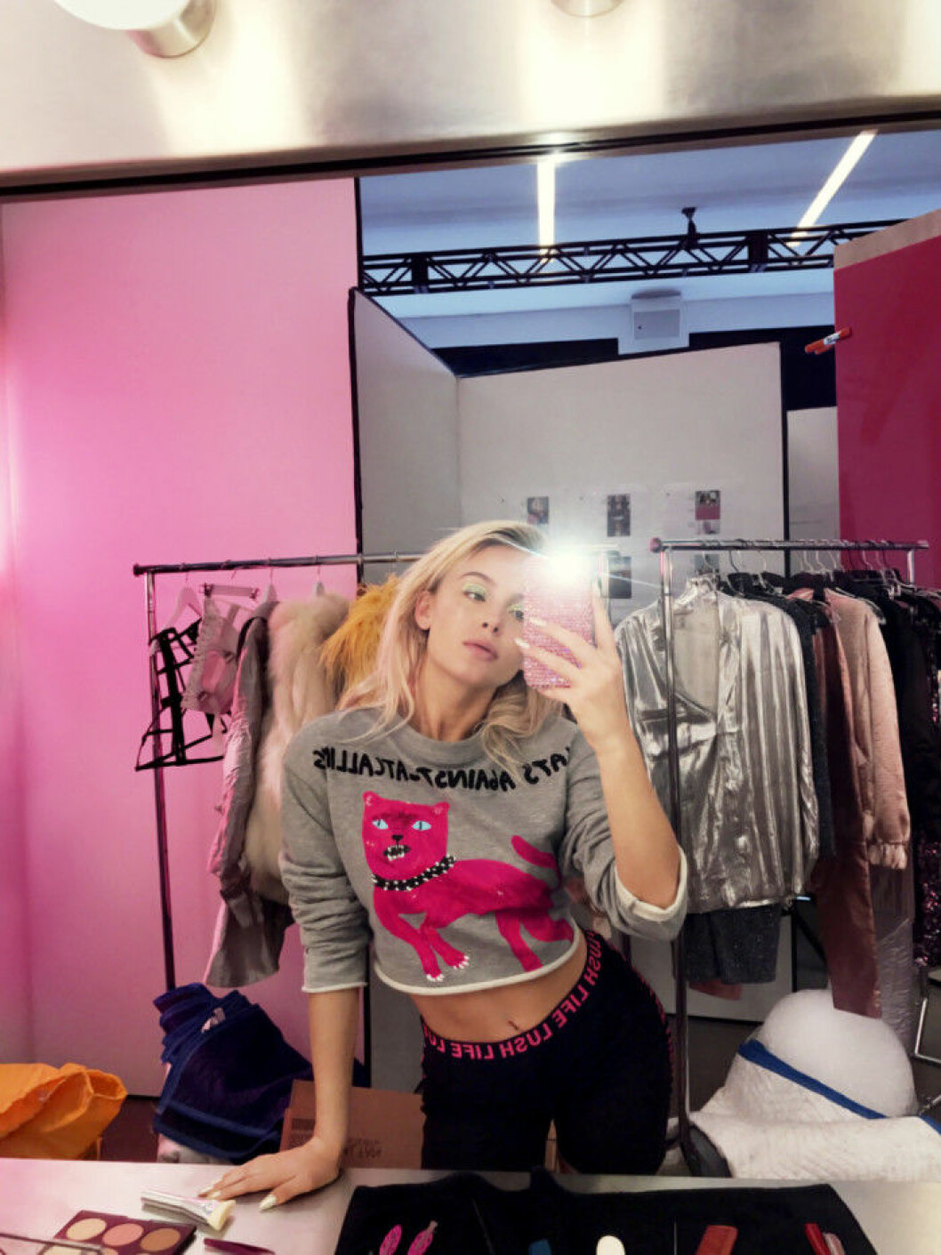Zara beskriver själv kollektionen som feministisk och stärkande.