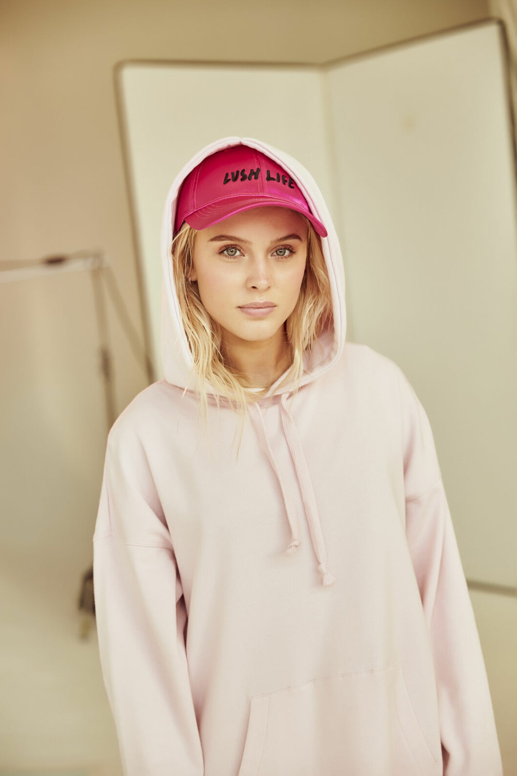 Zara Larsson släpper kollektion för H&M 2017 som består av vårkläder. zara larsson hm kollektion 2017